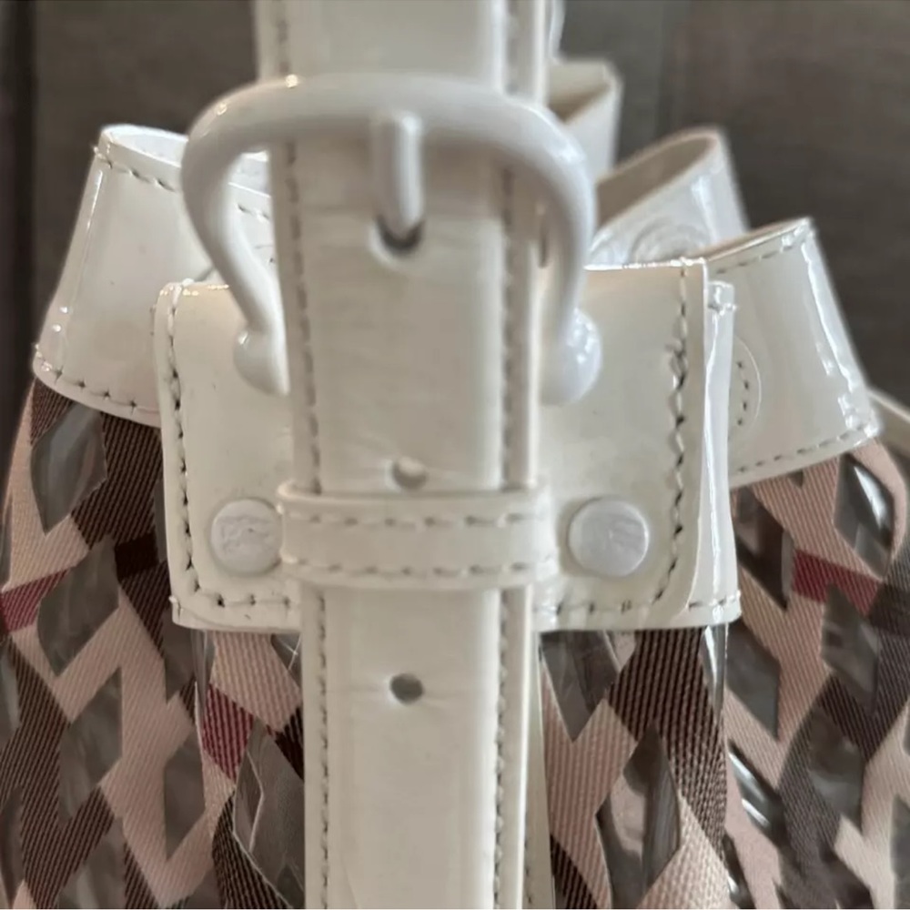 Gorgeous large Burberry translucent drawstring bag - Picture 4 of 9